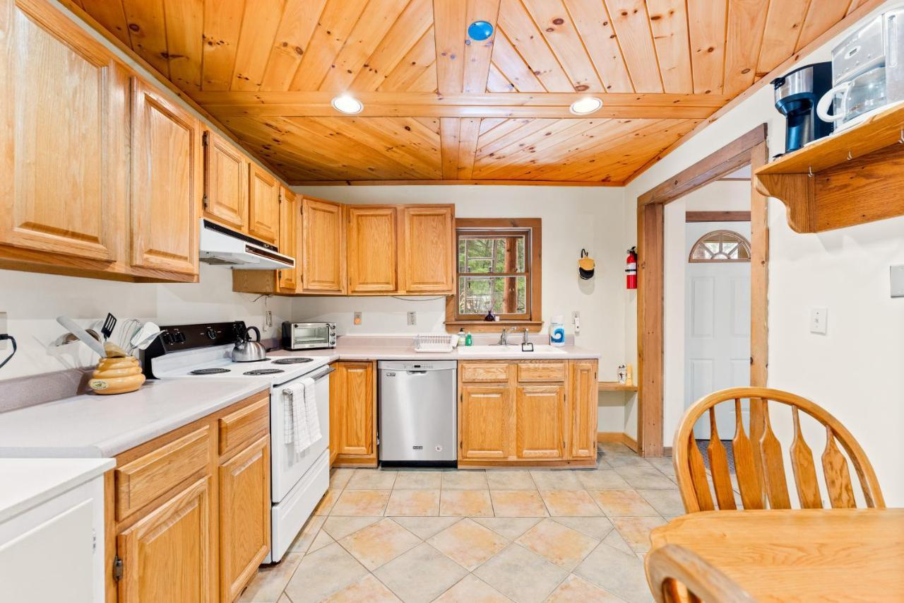 Warrensburg River Road Treehouse Retreat מראה חיצוני תמונה