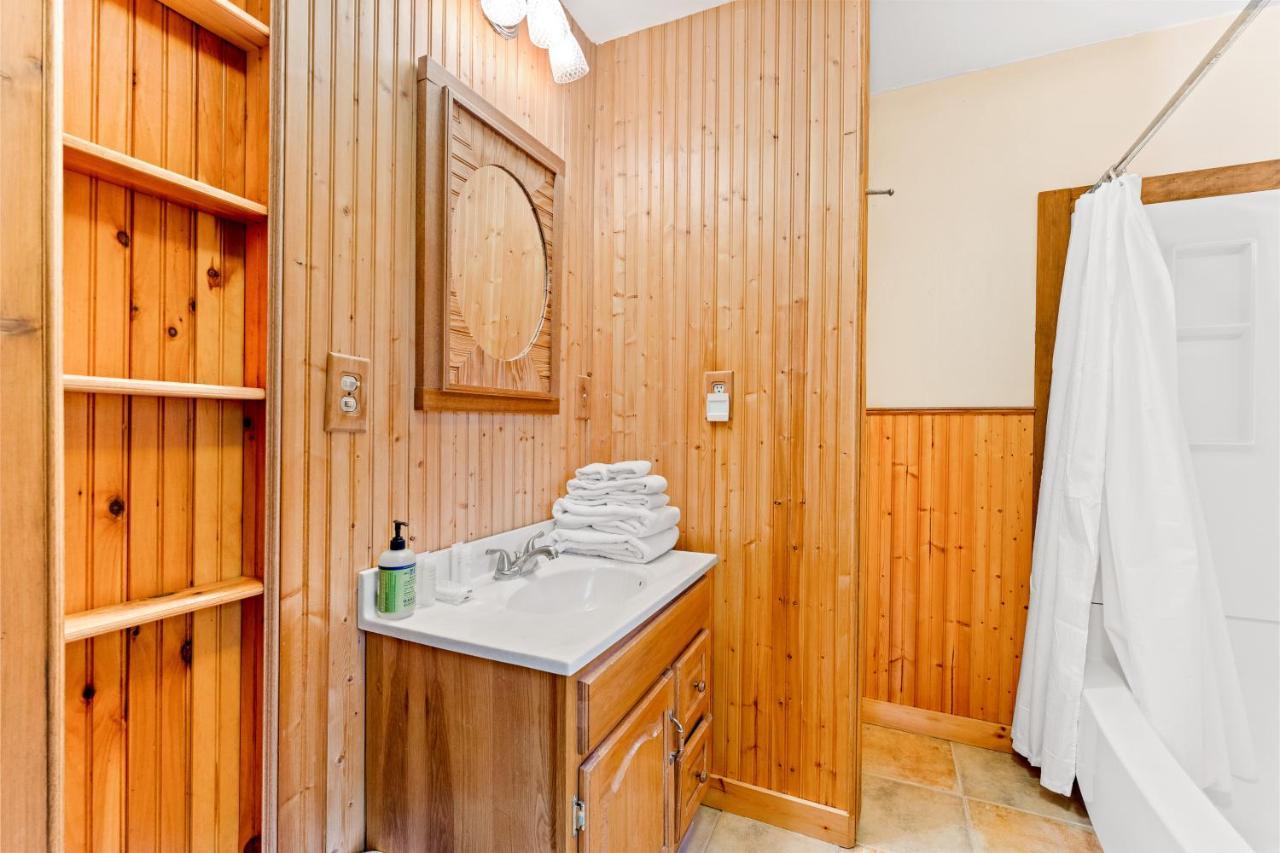 Warrensburg River Road Treehouse Retreat מראה חיצוני תמונה