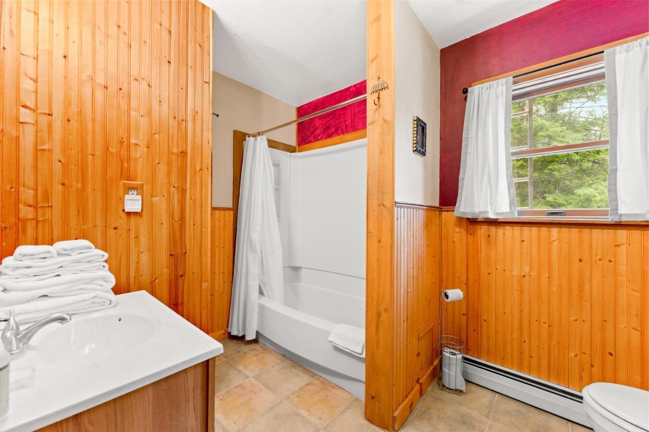 Warrensburg River Road Treehouse Retreat מראה חיצוני תמונה