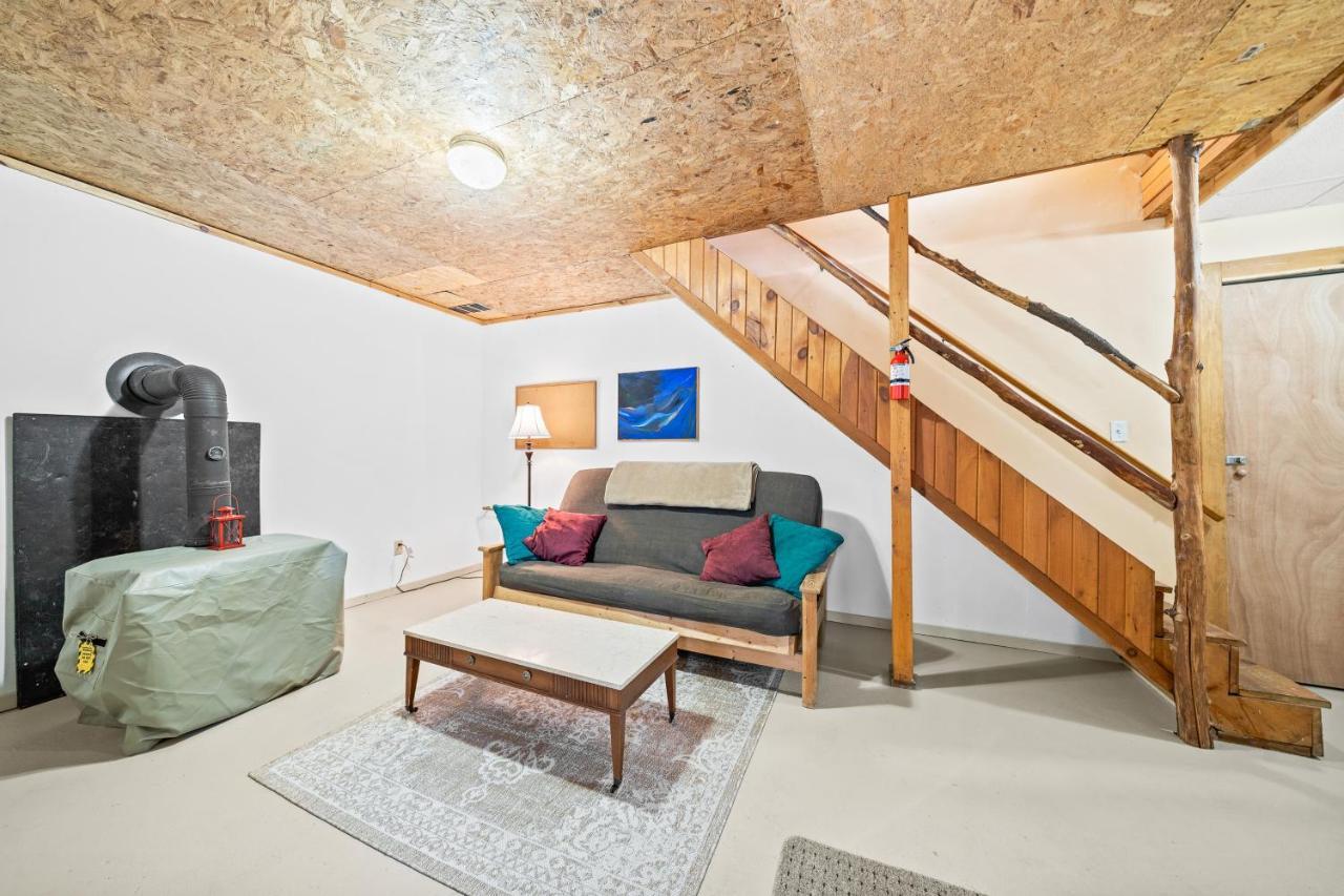 Warrensburg River Road Treehouse Retreat מראה חיצוני תמונה