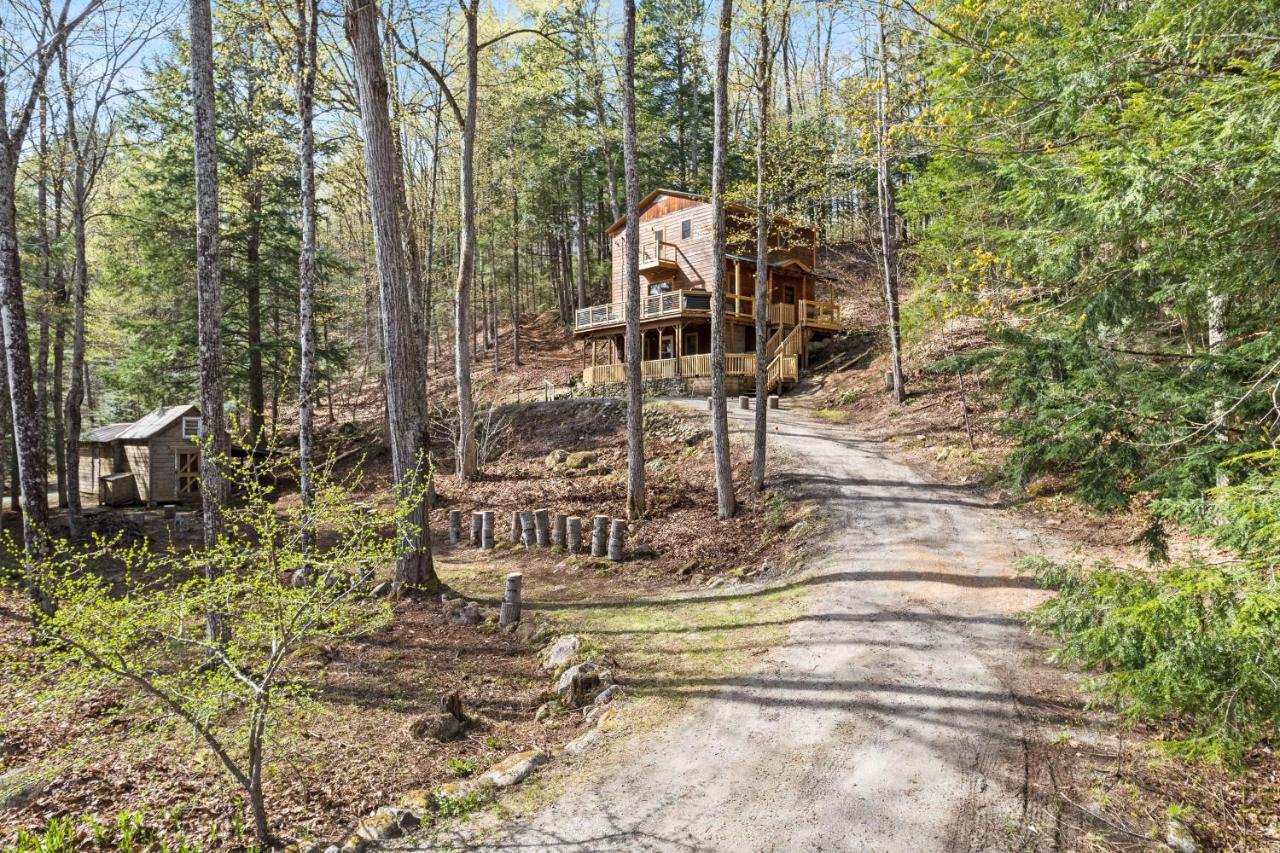 Warrensburg River Road Treehouse Retreat מראה חיצוני תמונה